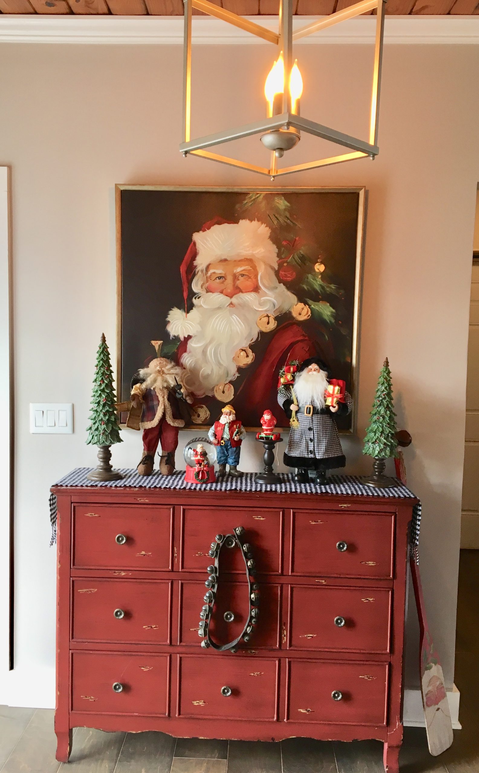 2017 Christmas foyer santa claus 2